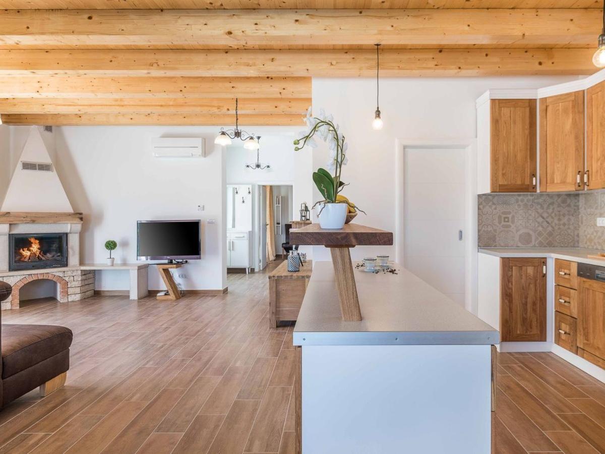 Moderne Istrische Steinvilla - 4 Sterne Mit Privatem, Beheizbaren Pool & Meerblick Kavran Exterior foto